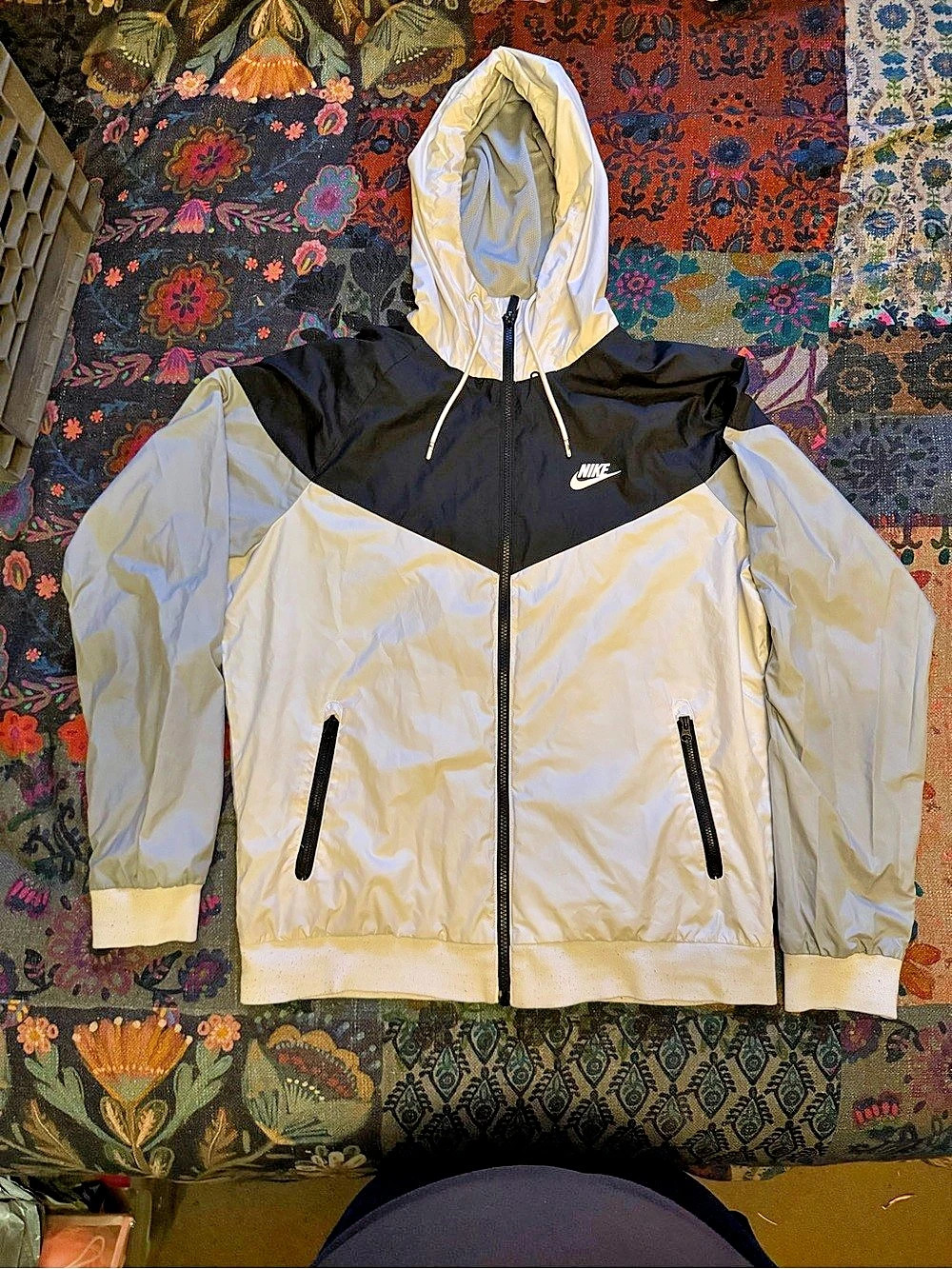 Nike Color Block Windbreaker White & Black Medium